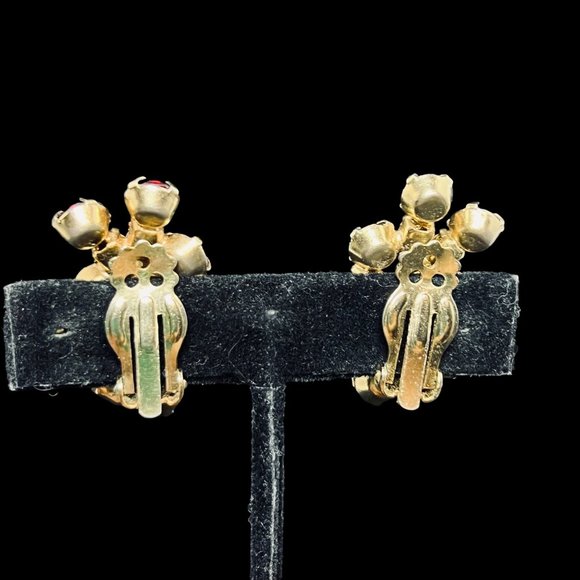 Gold Tone Aurora Borealis Rhinestone Abstract Brooch And Clip On Earrings (5132) - Picture 7 of 9